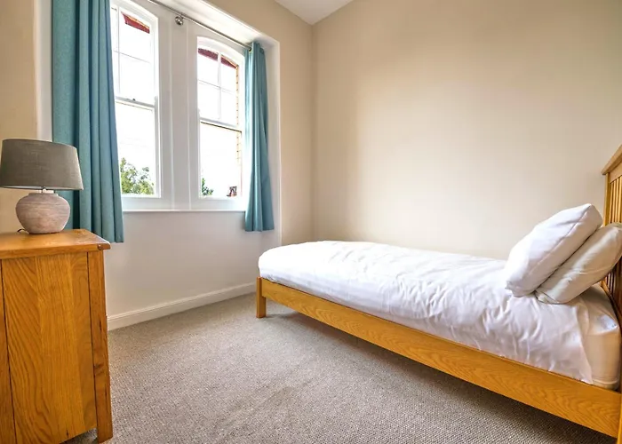 Towennan - Four Bedroomed Apartment In Quiet Seaside Village.