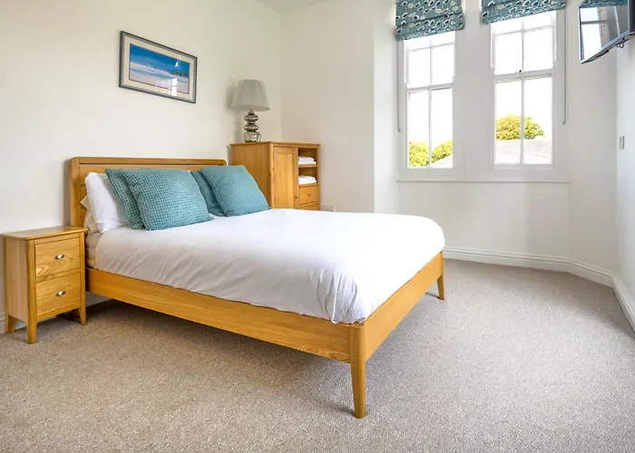 Towennan - Four Bedroomed Apartment In Quiet Seaside Village.