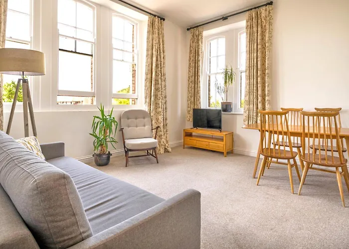 Towennan - Four Bedroomed Apartment In Quiet Seaside Village.