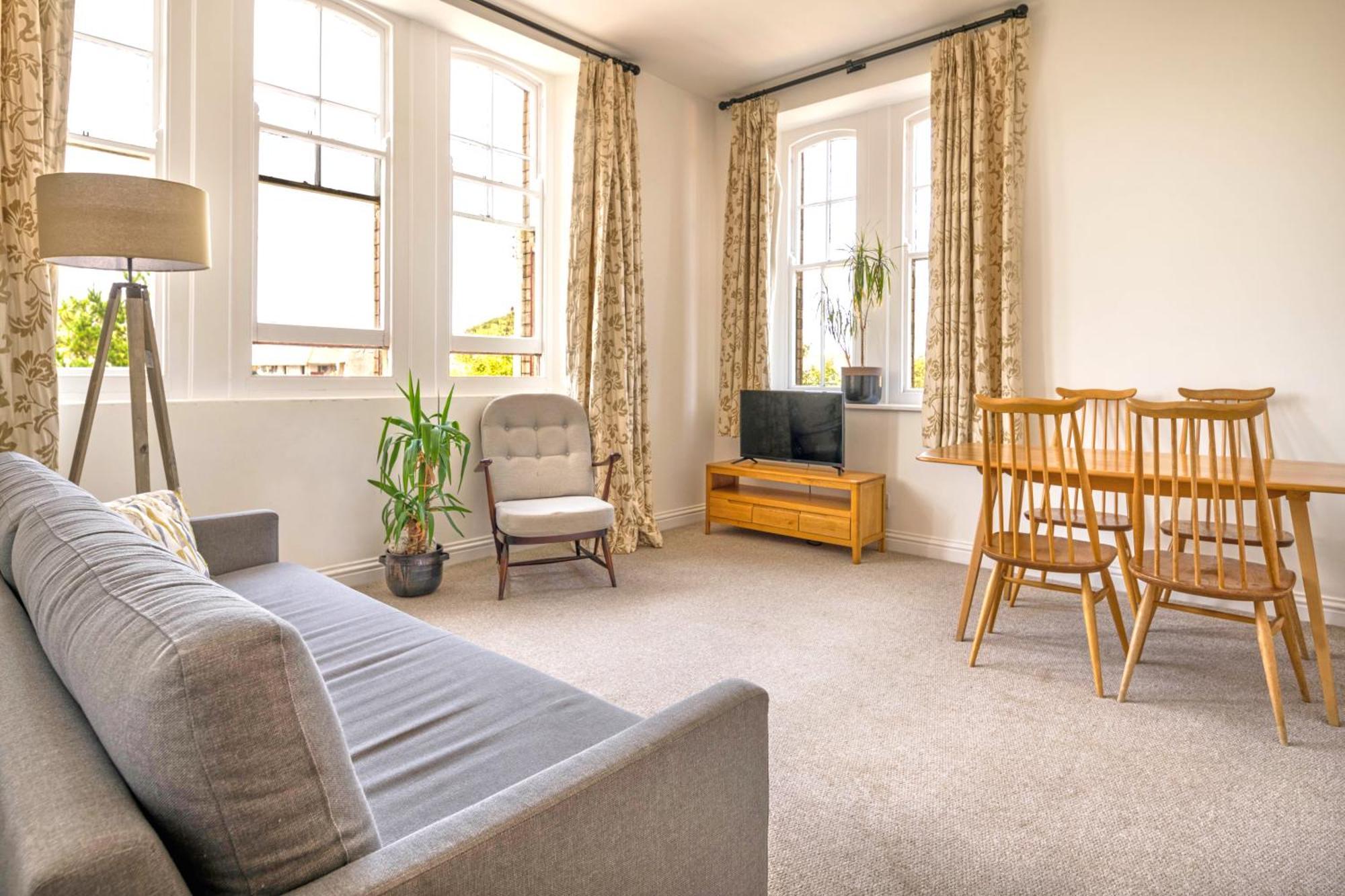 Towennan - Four Bedroomed In Quiet Seaside Village. Apartment